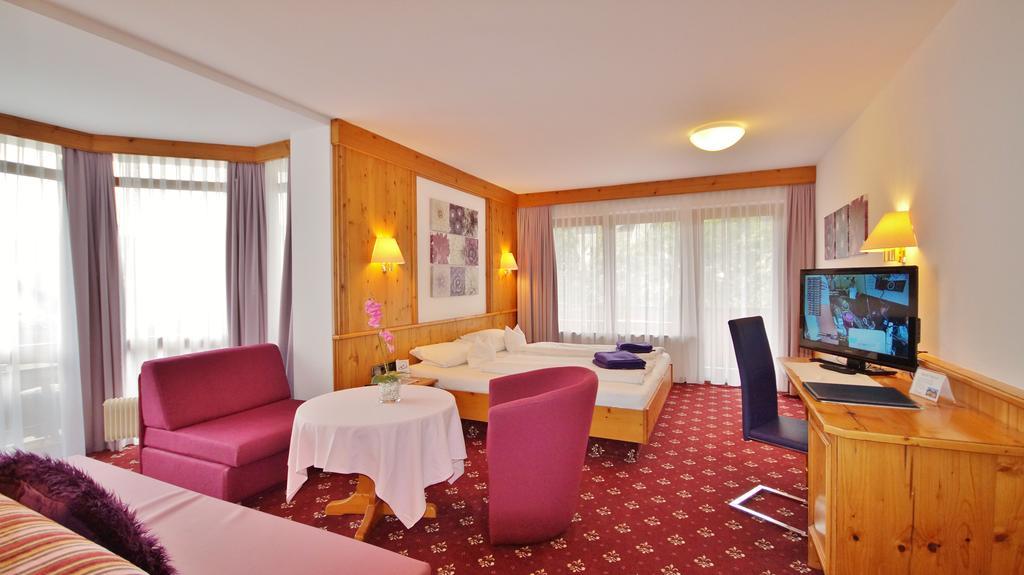 Hotel Schwarzenbergs Traube Glottertal Zimmer foto